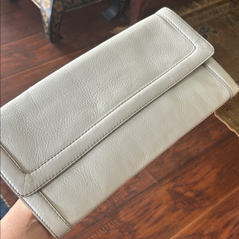 Banana Republic EUC Ivory Leather Clutch bag EUC